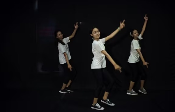  Three End ( Anti kekerasan perempuan dan anak ) Flash Mob